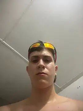 Thommy_sheldick stripchat live cam model