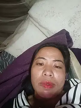 Huyen-anh stripchat live cam model