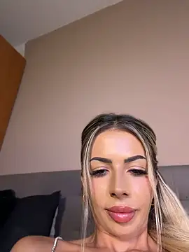 LaraAmosX stripchat live cam model