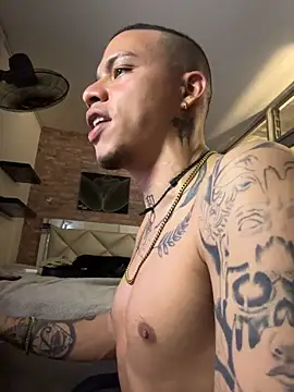 AlphaMasterXxx stripchat live cam model