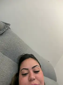 lariic stripchat live cam model