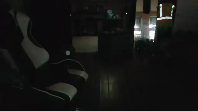 bigshh8 stripchat live cam model