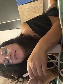 DaphneSky stripchat live cam model