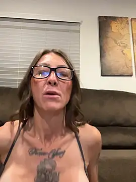 DeeDee-69 stripchat live cam model