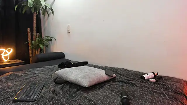Lia-y-felipe stripchat live cam model