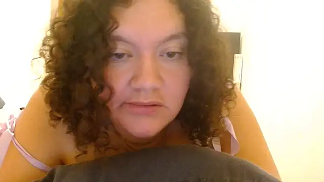 HeidiSanabria stripchat live cam model