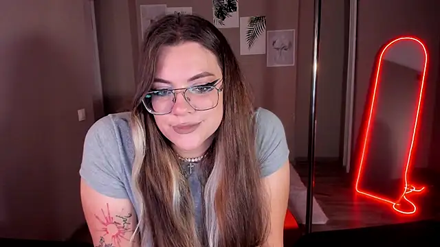MiraTorson stripchat live cam model