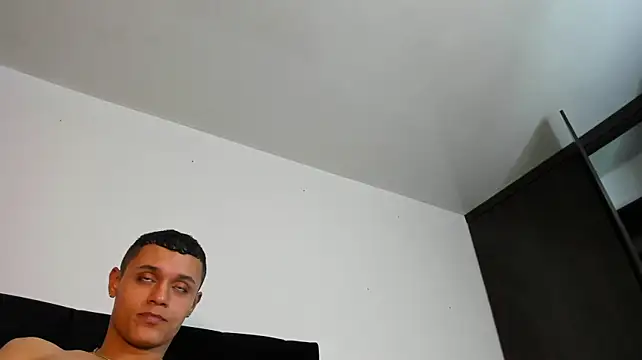 Solomun__ stripchat live cam model