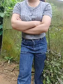 Mai-anh stripchat live cam model