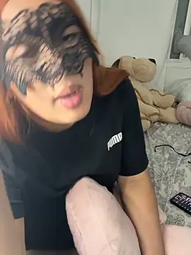 MilanBloom stripchat live cam model