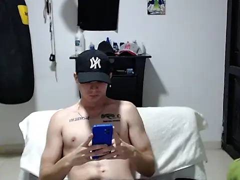 Zac_Efront stripchat live cam model