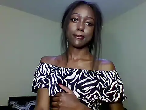 HotSkinnyLady stripchat live cam model
