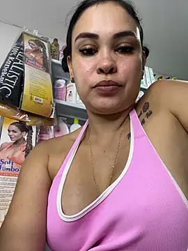 FOX_LATINA stripchat live cam model