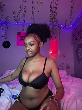 Aishadavis stripchat live cam model