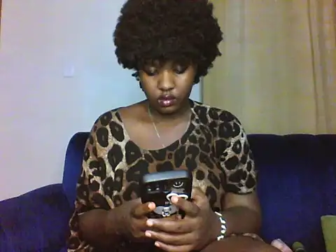 Thickyannah stripchat live cam model