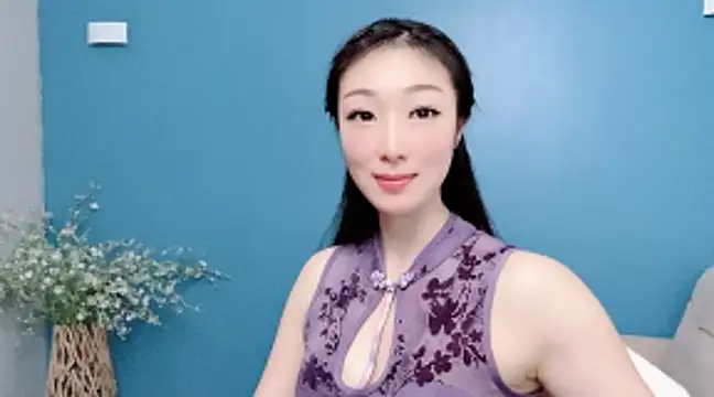 ella55-- stripchat live cam model