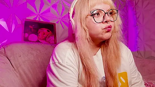 Satyn_doll stripchat live cam model