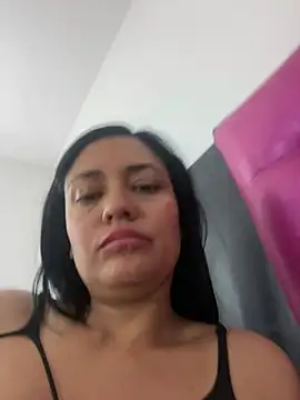 AlanaLars stripchat live cam model