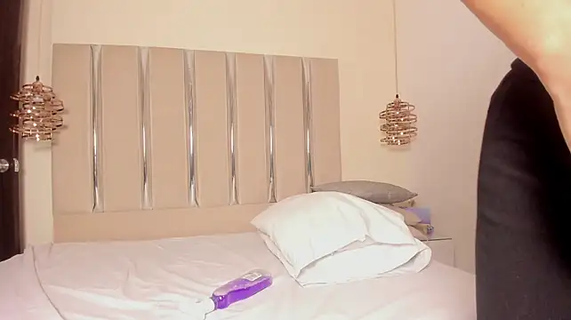 AmelieCrow stripchat live cam model