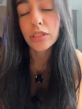 DaphneUwu stripchat live cam model
