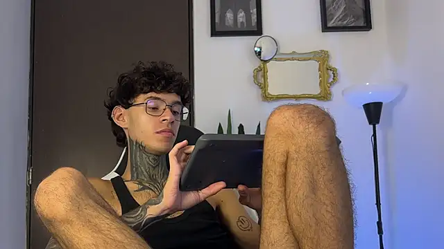 Arteemiiis stripchat live cam model