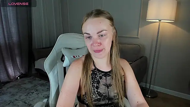 lolalitte stripchat live cam model