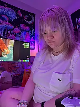 Cutiepiespanks stripchat live cam model