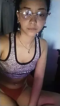 MIlan333X stripchat live cam model