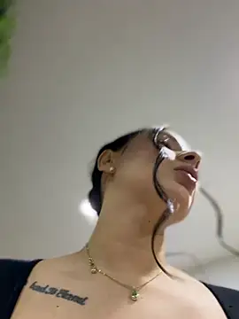 AlisonFenty stripchat live cam model