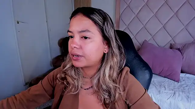 dulce_lyraa1 stripchat live cam model