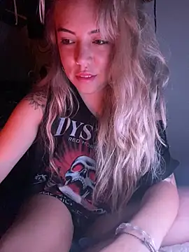 nathashabennethh stripchat live cam model