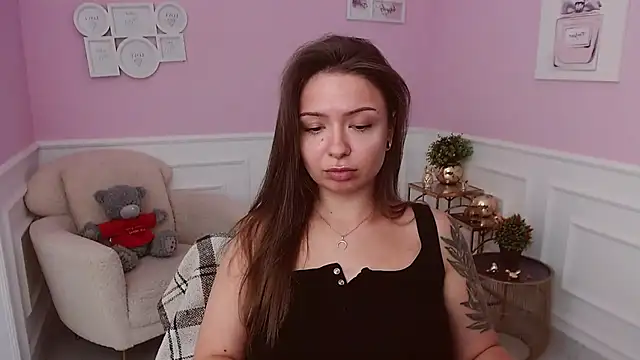 LucySkilar stripchat live cam model