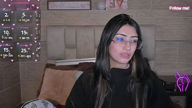 mia_devine_ stripchat live cam model