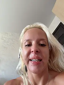 LikaCat stripchat live cam model