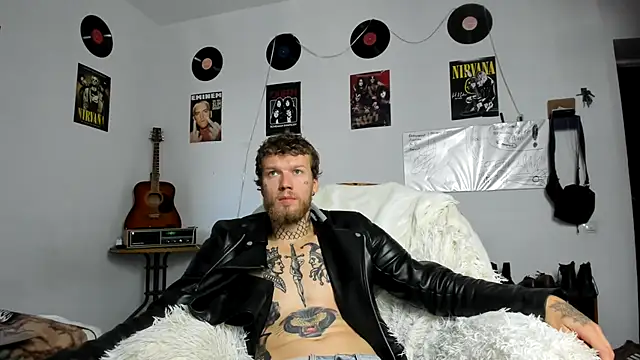 Huntall77 stripchat live cam model