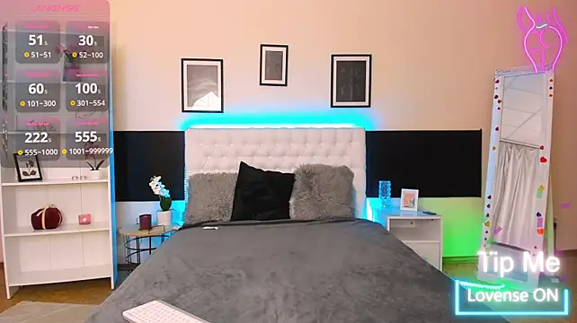 KiraNeeww stripchat live cam model