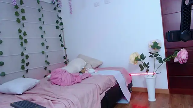 Sarabubbie stripchat live cam model