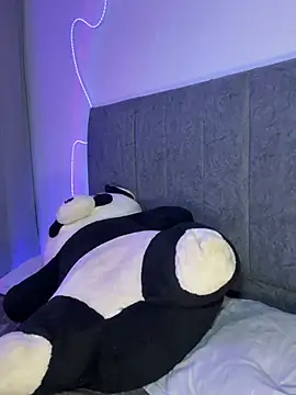 D-Bunnyyy stripchat live cam model