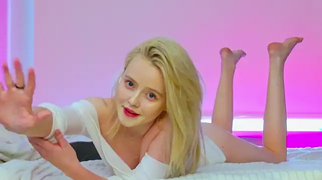StarrShinee stripchat live cam model
