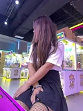 luna-sisi stripchat live cam model