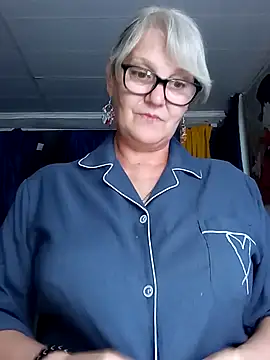 irinamaux stripchat live cam model