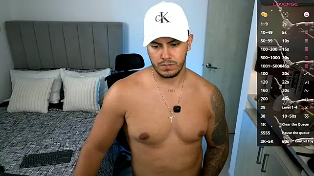 owen-pierces stripchat live cam model