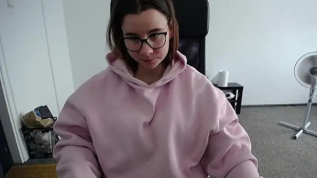 littleviki7 stripchat live cam model