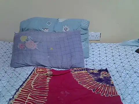 Darkchocolatequeen stripchat live cam model