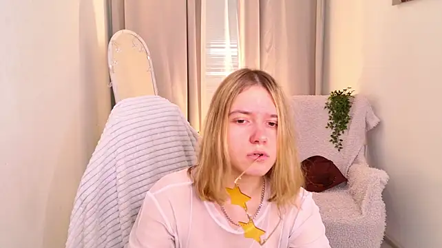 MilanaRayy stripchat live cam model