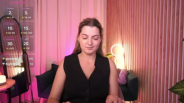 LucreciaStorm stripchat live cam model