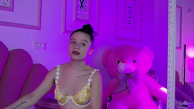 Bonnye_Bee stripchat live cam model