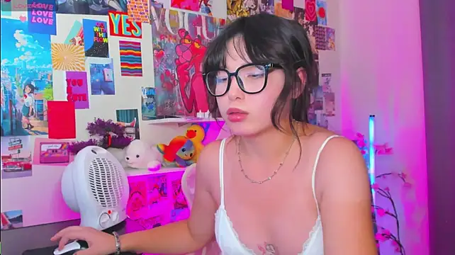AlishaTempt stripchat live cam model