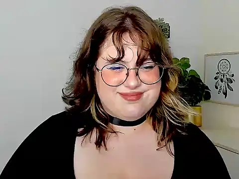 OpheliaLush stripchat live cam model