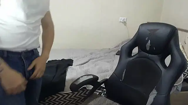Maxxxgayboy stripchat live cam model